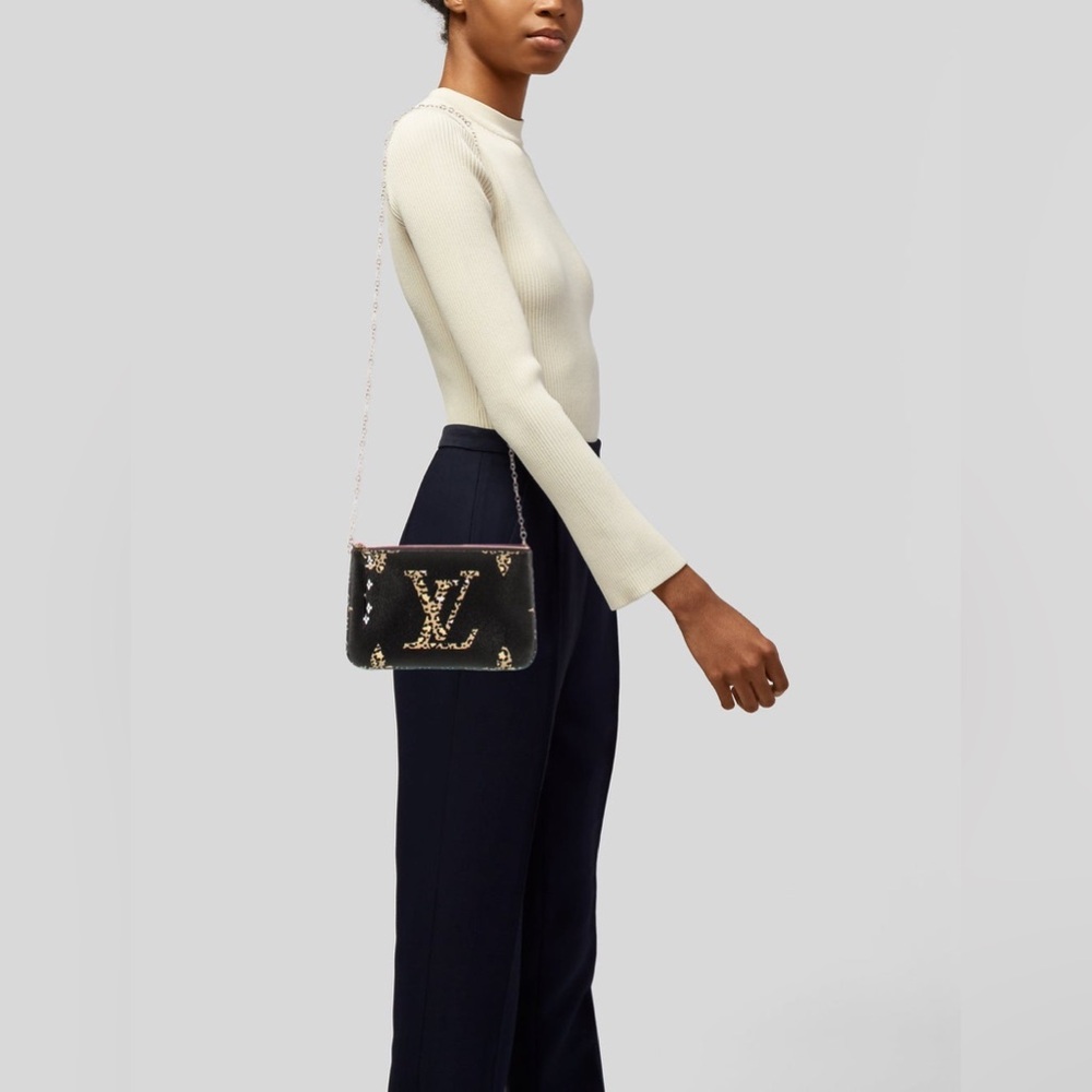 Louis Vuitton Giant Monogram Jungle Pochette Double Zip crossbody Bag🔥 - Picture 4 of 16